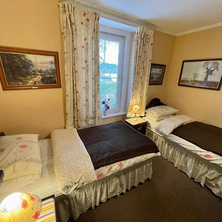 Apsley Villa Guest House. サイレンセスター エクステリア 写真