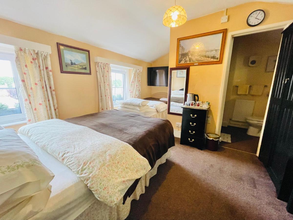 Apsley Villa Guest House. サイレンセスター エクステリア 写真