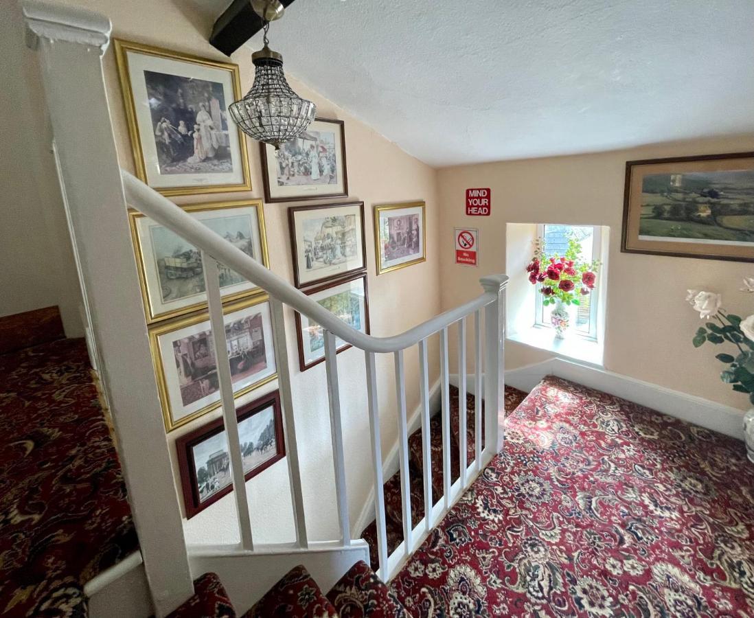 Apsley Villa Guest House. サイレンセスター エクステリア 写真
