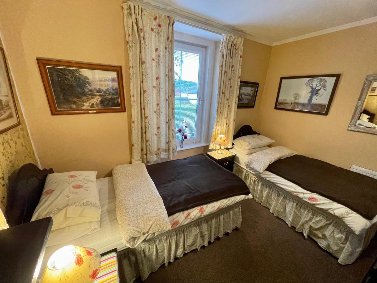 Apsley Villa Guest House. サイレンセスター エクステリア 写真